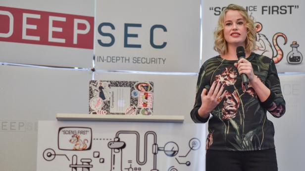 Jessica Barker appelliert bei der Sicherheitskonferenz DeepSec in Wien daran, dass Sozialwissenschaften bei der Umsetzung von Sicherheitsmaßnahmen auch beachtet werden sollten
