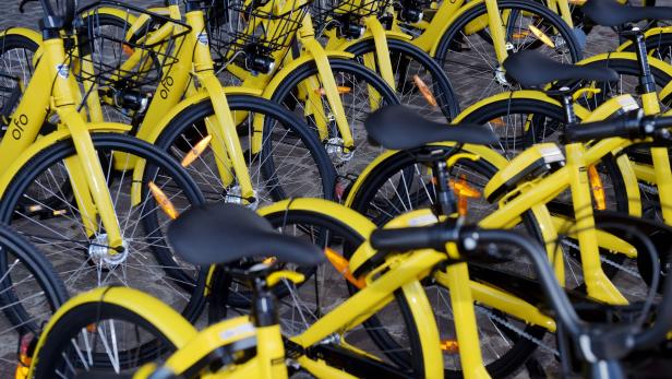 700 gelbe Ofo-Leihräder Räder stehen offiziell in Wien.