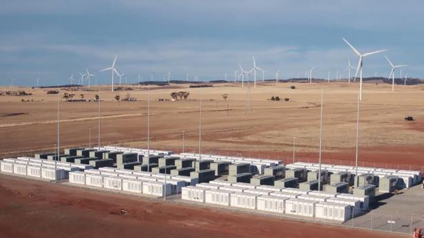 Tesla hat die weltgrößte Batterie in Australien in Betrieb genommen
