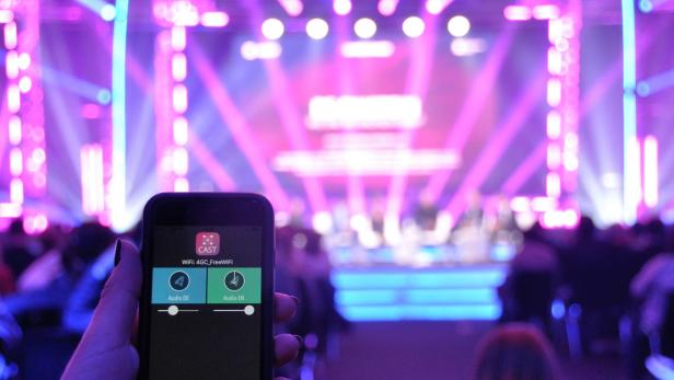 Mit der Streaming-Lösung Cast überträgt LineApp Vorträge auf Konferenzen auf das Smartphone
