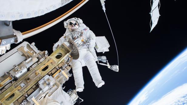Astronaut Timothy Kopra bei einem Außeneinsatz im Jahr 2015