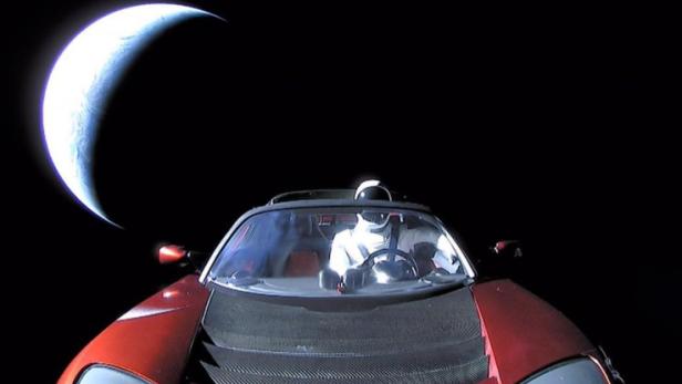 Tesla mit Starman im All