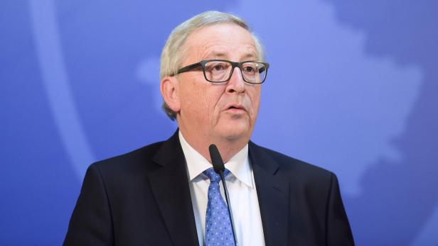 European Commission President Jean-Claude Juncker speaks during a joint press conference with Kosovo&#039;s president following their meeting in Pristina, on February 28, 2018. A European Commission delegation is visiting the Bosnian capital while on it&#039;s six-day tour of Balkan countries aspiring to join the EU. / AFP PHOTO / Armend NIMANI