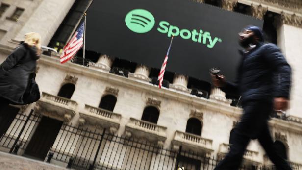 US-MUSIC-STREAMING-SERVICE-SPOTIFY-GOES-PUBLIC-ON-THE-NEW-YORK-S