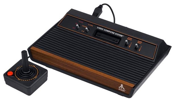 Nach ersten Erfahrungen auf einer Plug-and-Play-Konsole spielte Eliot mit vier Jahren Atari-2600-Games