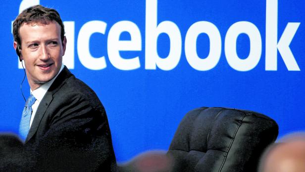 FILE PHOTO: Facebook CEO Zuckerberg during a town hall at Facebook's headquarters in Menlo Park,