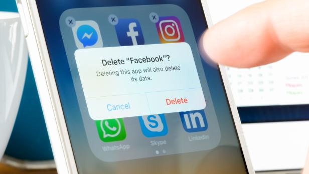 Deleting Facebook App from Smartphone