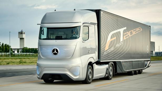 Noch in diesem Jahr könnten selbstfahrende Lkw von Daimler auf deutschen Autobahnen unterwegs sein