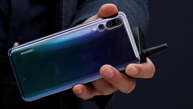 FILE PHOTO: Richard Yu, CEO of the Huawei Consumer Business Group, holds a Huawei P20 smartphone during the launching of the new generation of its smartphone in Paris