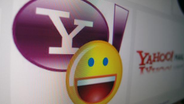 Photo illustration of a Yahoo messenger logo displayed on a monitor