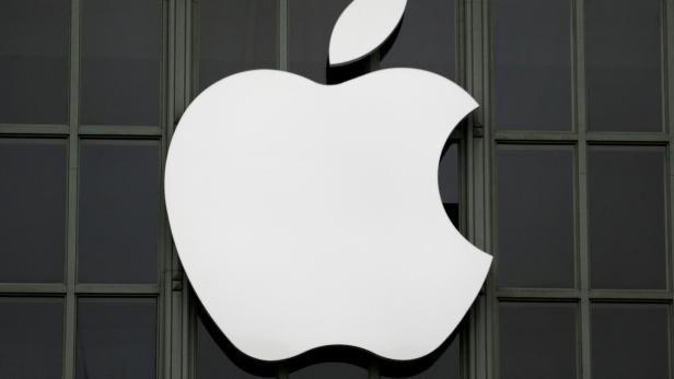 FILE PHOTO: The Apple Inc. logo outside the Worldwide Developers Conference in San Francisco