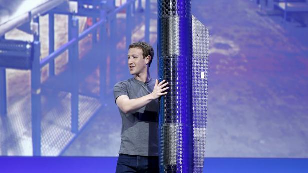 Facebook CEO Mark Zuckerberg holds a propeller pod of the solar-powered Aquila drone during the Facebook F8 conference in San Francisco, California
