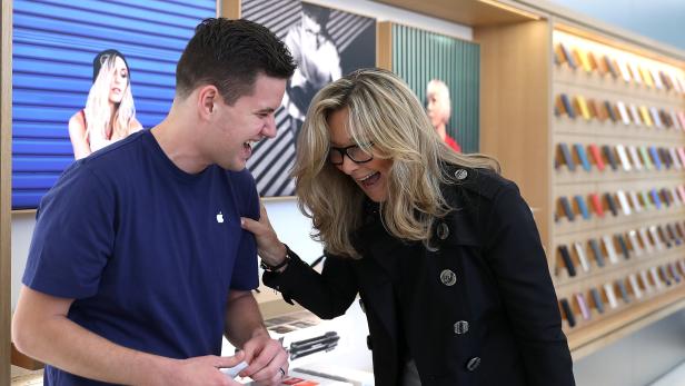 US-APPLE-OPENS-NEW-FLAGSHIP-STORE-IN-SAN-FRANCISCO