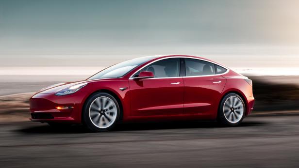 Vom Tesla Model 3 wird es bald eine Performance-Version mit mehr Leistung geben