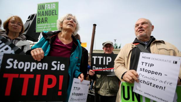 Proteste gegen das EU-Freihandelsabkommen mit den USA (TTIP) erhalten Unterstützung: Deutschland lehnt Abkommen mit Kanada ab.