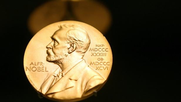 Eine Medaille mit dem Konterfei von Alfred Nobel im Nobel Museum in der Altstadt von Stockholm.