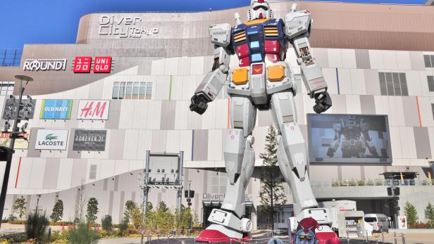 Mobile suit Gundam at DiverCity Tokyo Plaza.