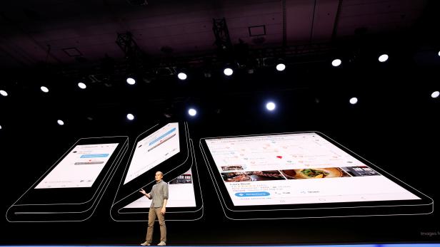 Samsung unveils foldable screen display in San Francisco