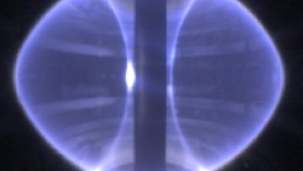 Plasma im Versuchsreaktor MAST am Culham Centre for Fusion Energy in Großbritannien