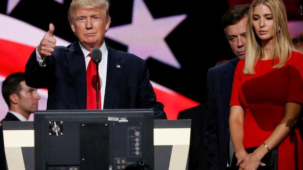 FILE PHOTO: Republican presidential nominee Donald Trump gives a thumbs up as his campaign manager Manafort and daughter Ivanka look on during Trump's walk through at the Republican National Convention in Cleveland