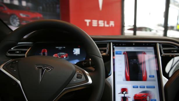 US-INVESTIGATION-CONTINUES-INTO-TESLA-DRIVER'S-DEATH-WHILE-IN-AU