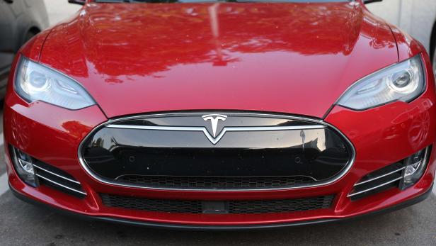 US-TESLA-STOCK-FALLS-AS-COMPANY'S-Q4-NUMBERS-MISS-EXPECTATIONS