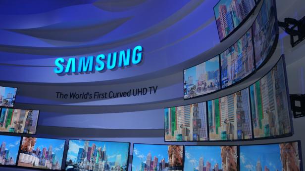 Der größte Curved UltraHD TV der Welt von Samsung
