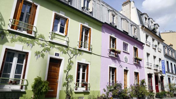 A view shows rue Cremieux, a street lined with colorful, terraced homes, and a hostel "L'Hotel Particulier" located in the 12th district of Paris