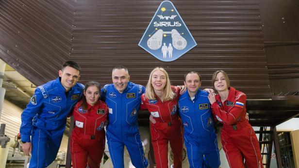 Die sechs Crewmitglieder der Raumfahrtsimulation Sirius: Reinhold Povilaitis, Allen Mirkadyrov (beide aus den USA), Daria Zhidova, Anastasia Stepanova and Stephania Fedeye (aus Russland).