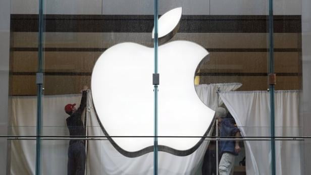 ...Ihre derzeitige Aufgabe: Die Modernisierung des Ladennetzes der wertvollsten Marke der Welt: Apple. Bereits im Vorfeld soll man ihr ab 2018 Aktienoptionen im Wert von derzeit 68 Millionen US-Dollar zugesprochen haben.