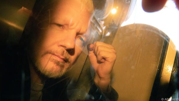 Assange wurde wegen Verletzung der Kautionsauflagen verurteilt