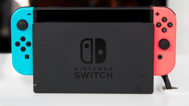 US-NINTENDO-RELEASES-NEW-"SWITCH"-GAME-CONSOLE