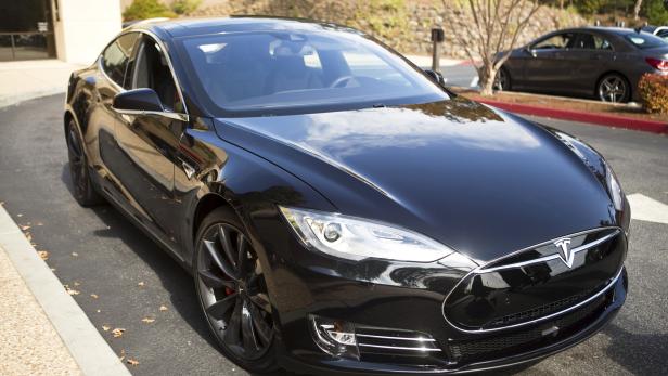 FILE PHOTO: A Tesla Model S with version 7.0 software update containing Autopilot features is seen during a Tesla event in Palo Alto, California