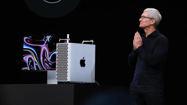 US-APPLE-CEO-TIM-COOK-DELIVERS-KEYNOTE-AT-ANNUAL-WORLDWIDE-DEVEL