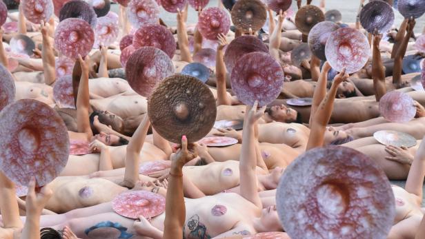 US-PHOTOGRAPHER-SPENCER-TUNICK-STAGES-ONE-OF-HIS-LARGE-SCALE-GRO