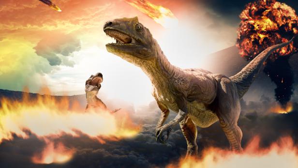 Dinosaurier stehen vor einem apokalyptischen Hintergrund mit Feuer und Meteoriten.