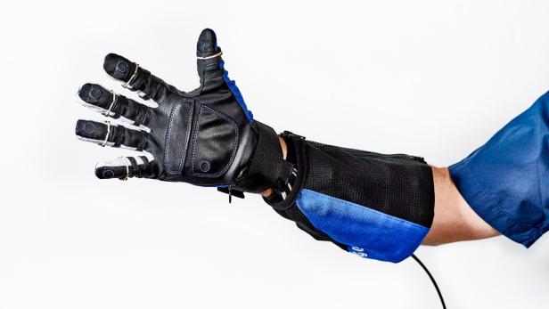 Der von General Motors und der NASA entwickelte Roboter-Handschuh RoboGlove