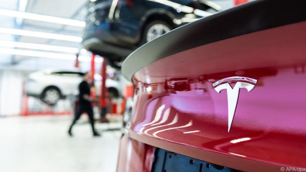 Elektroautohersteller Tesla schreibt dank starker Verkaufszahlen Gewinne