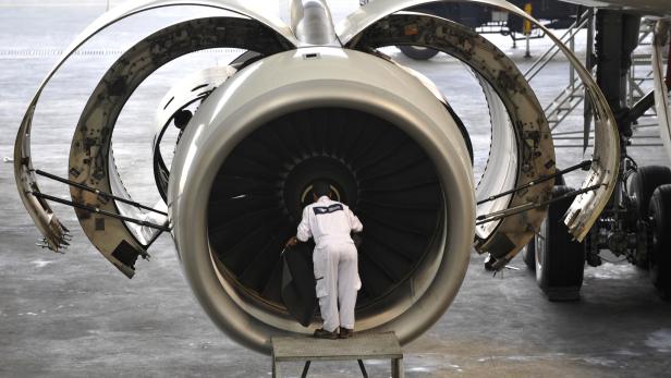 BRITAIN-AEROSPACE-EARNINGS-BUSINESS-ROLLS-FILES