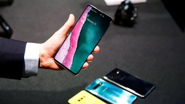 FILE PHOTO: A journalist holds the new Samsung Galaxy S10 smartphone at a press event in London