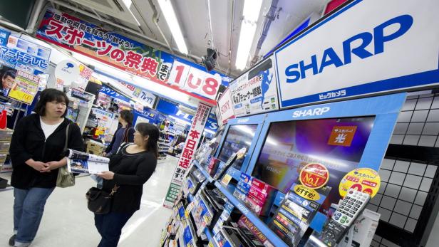 Sharp-Fernseher in einem Elektronikgeschäft in Tokio