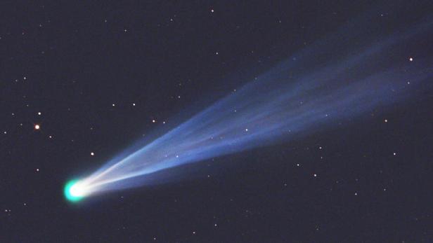 Komet ISON zeigt sich am Himmel bereits als prächtiger Schweifstern.