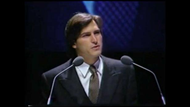 Steve Jobs präsentiert der Öffentlichkeit im Jänner 1984 erstmals den Macintosh
