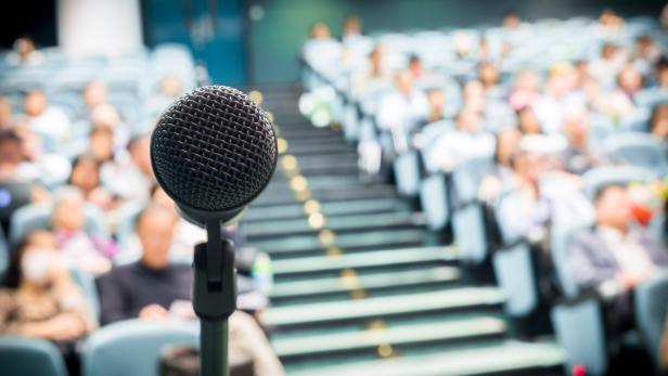 Microphone with Crowd