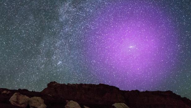 Künstlerische Darstellung des Andromeda-Halos von der Erde aus gesehen