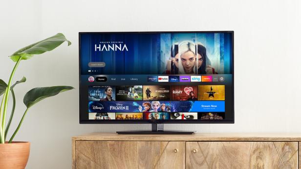 Ein Fernseher zeigt das Amazon Original „Hanna“ und andere Streaming-Dienste wie Disney+.
