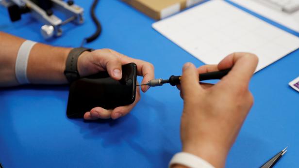 Apple demonstrates phone repair service in Sunnyvale, California