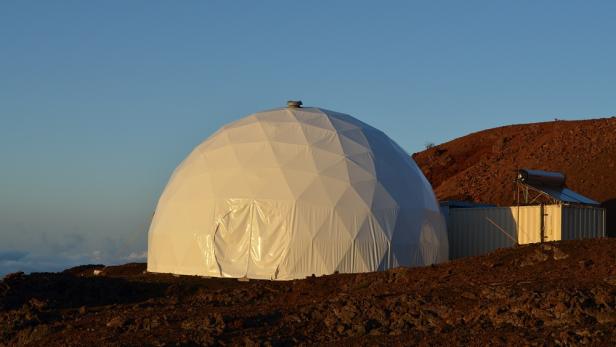 Diese Kuppel am Vulkan Mauna Loa soll sechs Menschen ein Jahr lang beherbergen