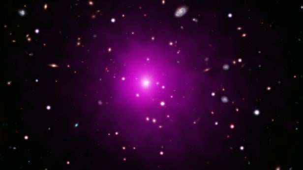 Der Galaxie Abell 22661 fehlt ein Schwarzes Loch