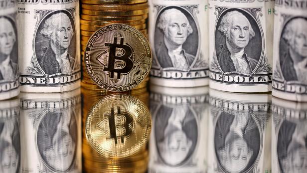 FILE PHOTO: Representations of Bitcoin and U.S. dollar banknotes are seen in this illustration